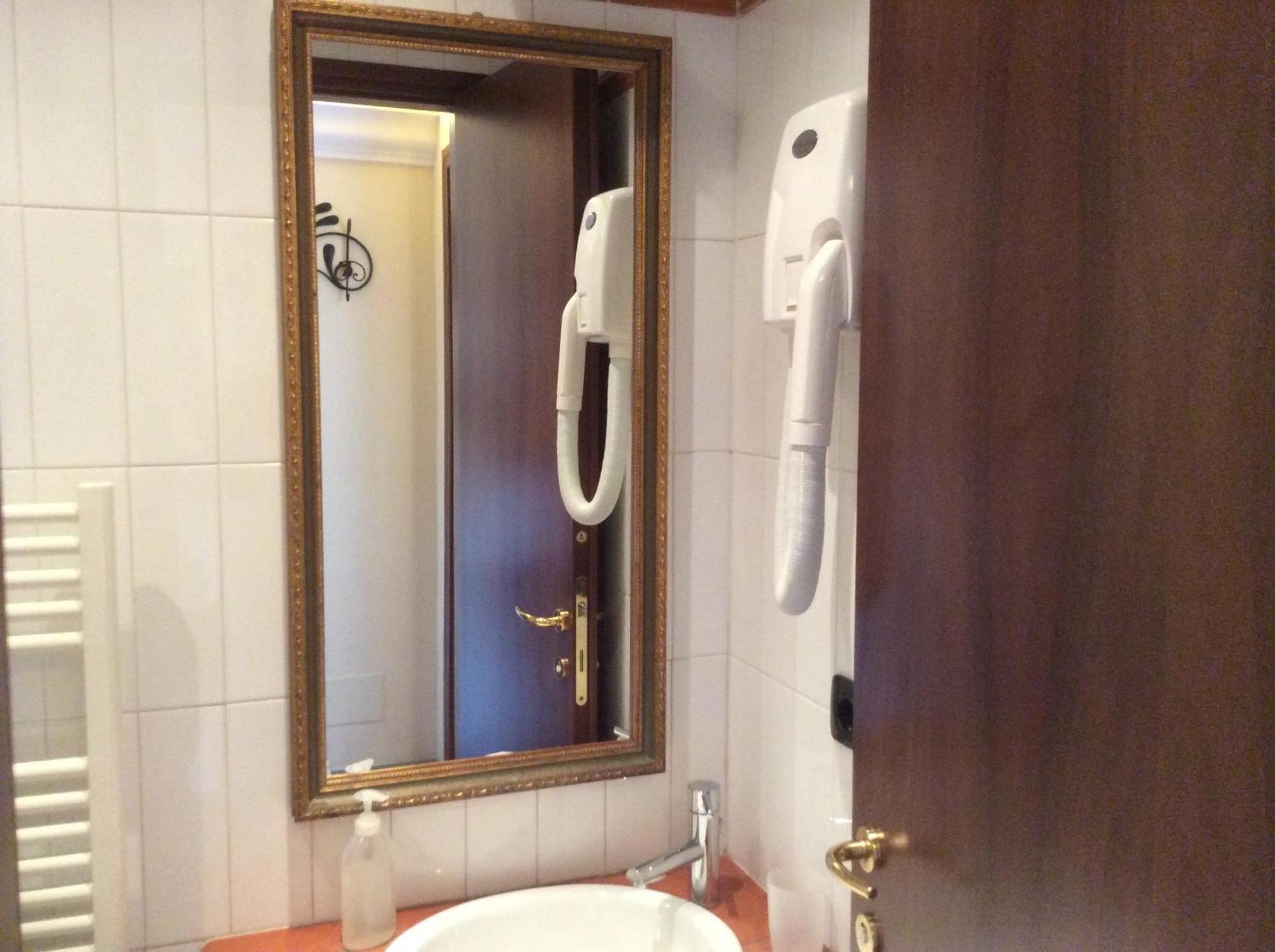ホテル アル サンピエトリーノ ローマ 部屋 写真